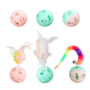 Macaron-Kleur Afneembare Veren Bell Ball Interactieve Plastic Kattenspeelgoedbal