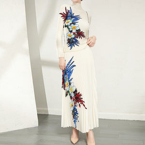 Accepter <span class=keywords><strong>Ensemble</strong></span> 2 pièces personnalisé de haute qualité plissé imprimé style décontracté pour femmes <span class=keywords><strong>Ensemble</strong></span> chemise à manches longues et jupe longue plissée <span class=keywords><strong>Ensemble</strong></span> deux pièces - Product Image 2