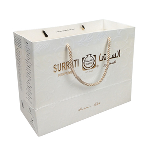 Sac cadeau en papier blanc écologique de qualité supérieure, estampage à chaud en feuille d'or, texture en relief pour la personnalisation de marques de luxe, utilisation en supermarché - Product Image 2