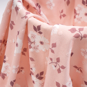 Tela de alta calidad con estampado de puntos jacquard y puntos suizos para prendas de moda. - Product Image 5