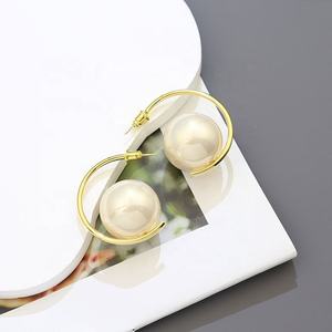 European American Women's Simple Design Trendy White <b>Pearl</b> <b>Earrings</b> High-End Luxury with Exaggerated Light Tones Wholesale - Product Image 4