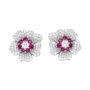 Orecchini a perno con fiore francese di nicchia per donna, eleganti e scintillanti, gioielli floreali di tendenza per l'uso quotidiano e per feste - Product Image 1