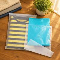 Sac d'emballage refermable en PE de haute qualité, imprimé sur mesure, réutilisable et durable pour chaussures/vêtements/chaussettes