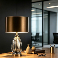 Lampe de chevet moderne et simple pour salon et chambre d'hôtel, avec lampe de table décorative en verre luxueuse et raffinée