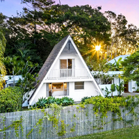Haute qualité une forme Structure en acier Resort Hôtel Triangle Maison modulaire de luxe une maison à ossature