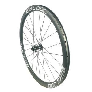 Pneu de bicyclette de <span class=keywords><strong>route</strong></span> en Fiber de <span class=keywords><strong>carbone</strong></span> 700C, <span class=keywords><strong>roue</strong></span> de bicyclette <span class=keywords><strong>pas</strong></span> <span class=keywords><strong>cher</strong></span>, 700C, pneu tubulaire - Product Image 2