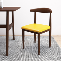Chaise de salle à manger moderne de style nordique, simple, en fer, avec dossier en bois massif, pour la maison, la chambre, l'hôtel, le restaurant