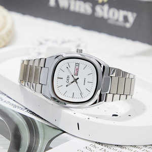 Goldie Montre à quartz ovale de niche pour femme Montre-bracelet étanche en acier massif de grande valeur avec double cadran calendrier - Product Image 3