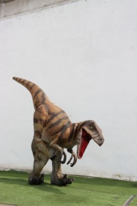 <span class=keywords><strong>Disfraz</strong></span> de <span class=keywords><strong>Dinosaurio</strong></span> Velociraptor Realista Personalizado con Sonido de Rugido para Parques de Aventuras, Uso en Interiores/Exteriores - Product Image 3