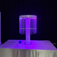Décor de mariage suspendu avec perles de cristal et éclairage LED RGB sur support métallique rond pour la décoration de scène de fête de mariage