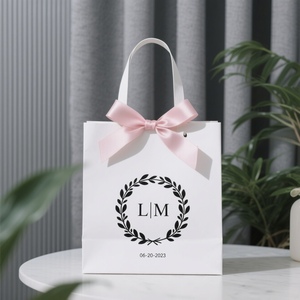 ถุงกระดาษสำหรับนาฬิกาทำจากฟอยล์สีขาวหรูหราบรรจุภัณฑ์ของขวัญเครื่องประดับตกแต่งโลโก้ของตัวเองไฮเอนด์ตามสั่ง - Product Image 2