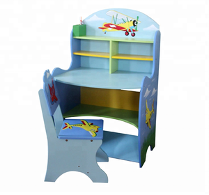Juego de sillas de mesa de estudio para niños pequeños modernos con estantería para el aprendizaje del dormitorio con un diseño de madera para niños y bebés - Product Image 1