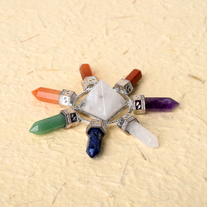 Pyramides en cristal naturel en gros, ornements en pierres précieuses 7 chakras pour la méditation - Product Image 5