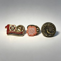 Lot varié de badges décoratifs en métal et épingles de collection en bronze émaillé en relief pour collectionneurs et cadeaux