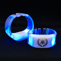 Bracelet led clignotant télécommandé en silicone pour fête en plein air DMX 512 pour les grands événements Fournisseur de bracelet led pour fête