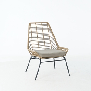 Sedia moderna in Rattan con braccioli e schienale alto - Product Image 2