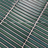 Carreaux de mosaïque décoratifs en porcelaine émaillée empilée vert foncé 15x145mm pour crédence de douche de salle de bain moderne de qualité supérieure