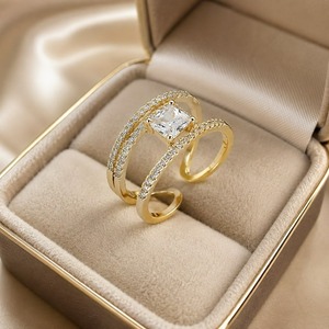 Anillo Abierto con Detalle Brillante, Diseño Atrevido, Accesorios de Moda para Hombres y Mujeres - Product Image 1