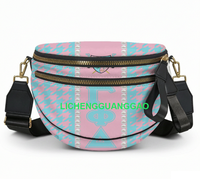 Sac bandoulière en forme de coquille pour sororité, design élégant avec lettres grecques, sac coquille unisexe, sac bandoulière d'extérieur