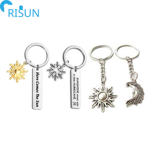 Porte-clés <span class=keywords><strong>en</strong></span> métal <span class=keywords><strong>soleil</strong></span> lune personnalisé 3D Couple porte-clés amitié porte-clés meilleurs amis porte-clés llavero - Product Image 1