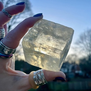 แคลไซต์สีรุ้งธรรมชาติแบบขัดเงา คริสตัลบำบัดสำหรับการทำสมาธิทางจิตวิญญาณ ของตกแต่งบ้าน ของสะสม ของขวัญ ขายส่ง - Product Image 6