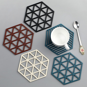 Salvamanteles Hexagonal de Plástico, Aislante del Calor, Antideslizante, para Cocina, Tazas, Tazones, Ollas, Diseño Nórdico, Rayas de Colores Aleatorios - Product Image 3