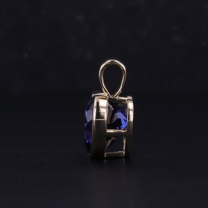 Gioielli personalizzati 14k in oro giallo massiccio taglio a cuore da laboratorio con ciondolo in zaffiro blu reale per collana