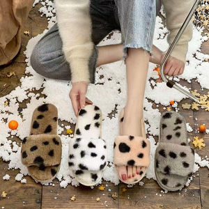 Zapatillas de mujer con punta cerrada, antideslizantes, de nuevo estilo, para exterior, sencillas, a la moda, cálidas para el hogar, de invierno, informales, con suela gruesa y plana. - Product Image 2