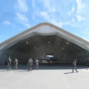 Hangar d'avion de structure en aluminium de tente d'abri de cadre de chevrons modulaire portatif de catégorie tactique pour le camping de déploiement de champ - Product Image 2