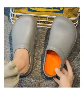Sandales de chef imperméables et antidérapantes pour hommes avec semelle extérieure en EVA, chaussures de travail antidérapantes pour la cuisine, les restaurants, les hôpitaux, les soins infirmiers et les jardins - Product Image 4