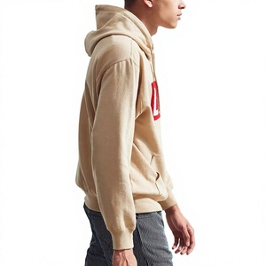 Sweat-shirt à capuche beige pour homme avec logo imprimé en flock rouge, coupe classique, pull en coton tricoté décontracté, vêtement d'automne - Product Image 2