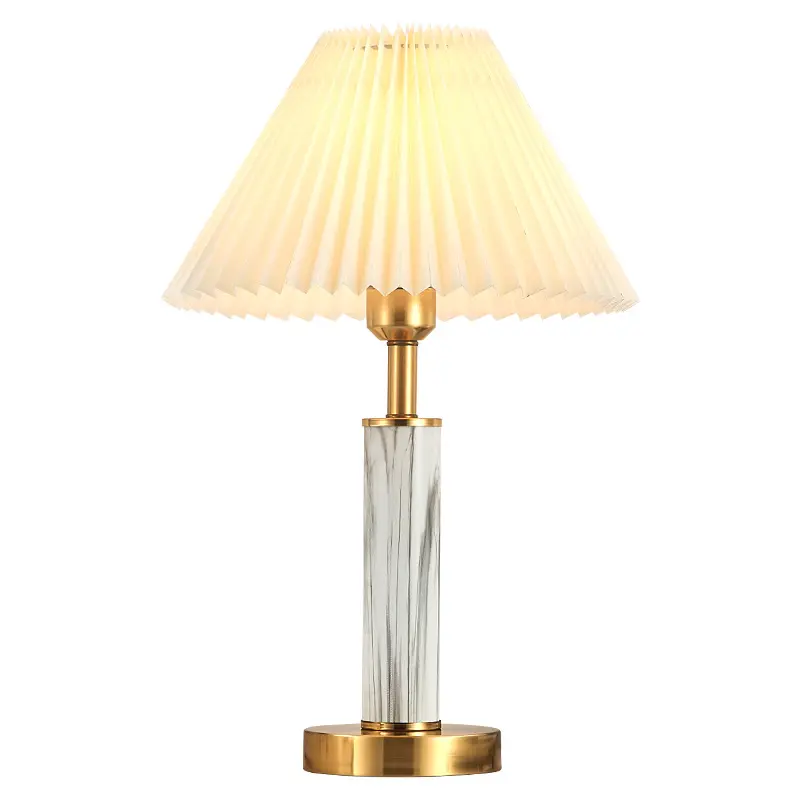 2022 European style small table lamp ins style bedroom simple modern decoration Japanese style hotel metal study bedside lamp