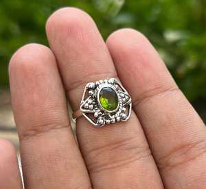 Bague Boho Chic en argent sterling 925 avec péridot naturel taille poire diamant Vintage cadre de lunette fait main pour les fêtes de mariage - Product Image 1