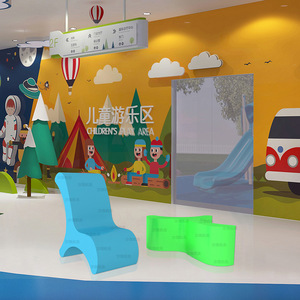 Chaise pour enfants en plastique, dossier semi-circulaire solide, utilisation en maternelle, sécurité garantie - Product Image 1