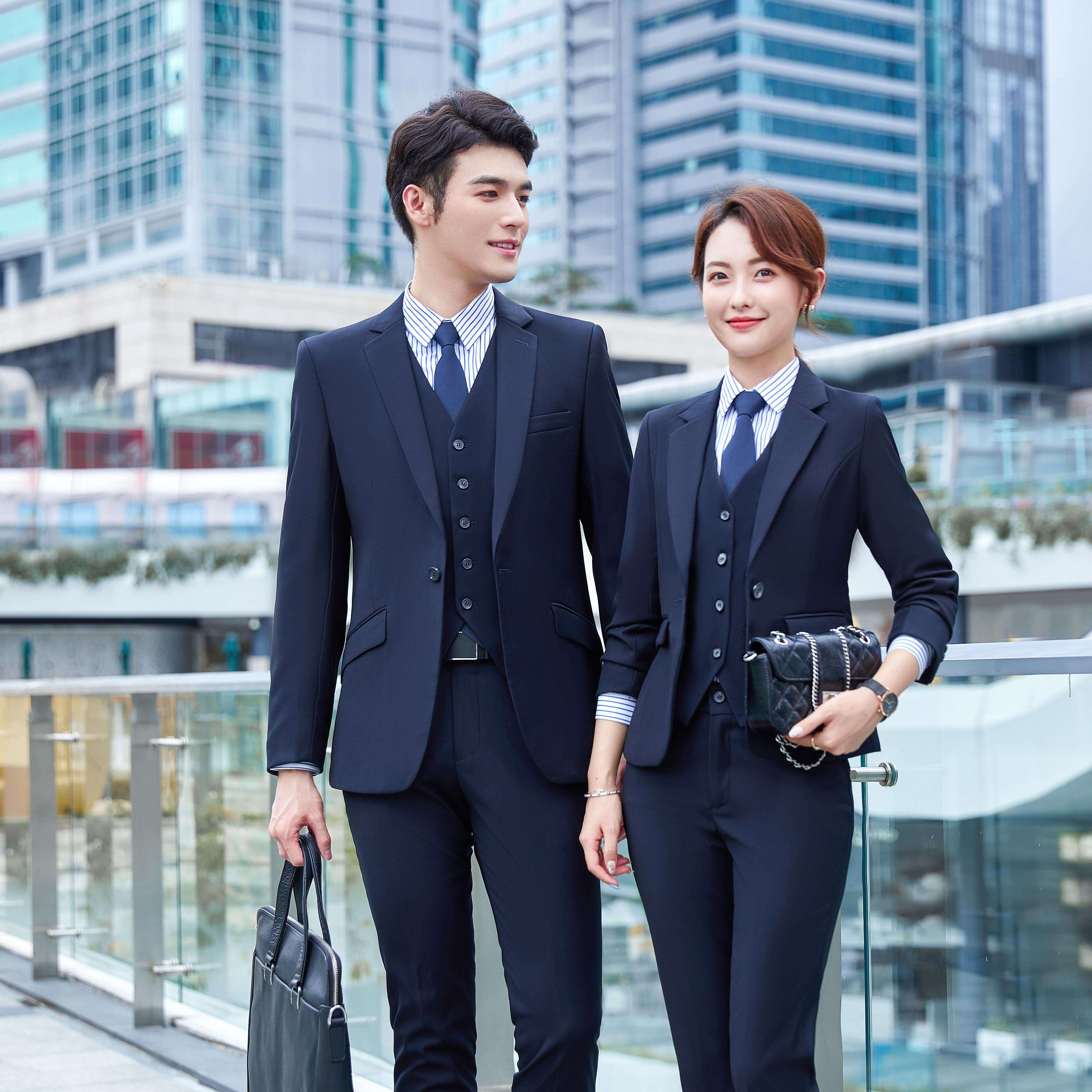 สีน้ำเงิน