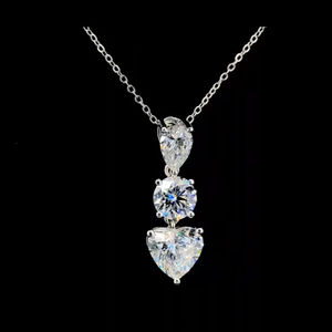 สร้อยคอจี้เพชรรูปหัวใจสามเม็ดสำหรับผู้หญิงสไตล์น่ารักการปลูกเพชรในห้องปฏิบัติการสำหรับงานแต่งงานหรือของขวัญ - Product Image 1