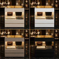 Cremefarbener, umweltfreundlicher, langlebiger Schmuck-Präsentationswürfel mit LED-Glasplatte, offener Inselregal-Organizer, Thekenvitrine mit zwei Schubladen