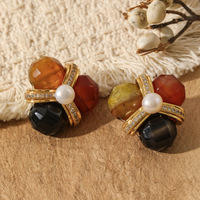 Anting Tusuk Kuningan Berlapis Emas 18K Mutiara Alami Campuran Berbentuk Faceted Dengan Tiang Perak 925 untuk Telinga Sensitif