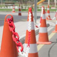 Barrière en plastique maillons-82 'Ft Attention 6mm rouge blanc sécurité routière chaîne de barrière en plastique pour les cônes de signalisation