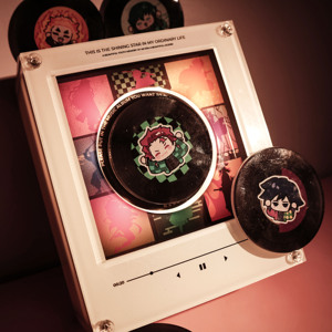 Imán Acrílico para Refrigerador con Diseño de Tocadiscos de Vinilo, Reproducción Giratoria, Luz y Música, Cambio de Canción, Patrones Musicales Personalizados - Product Image 1