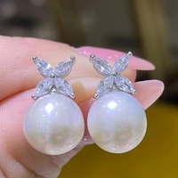 Boucles d'oreilles clous fixes à grosse perle unique haute brillance, ornements d'oreille intemporels en perle ronde pour femmes, idéales pour les soirées et les rendez-vous