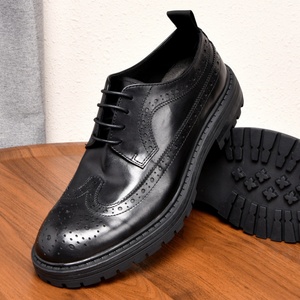 รองเท้าหนังผู้ชายแบบหนาพิเศษ สไตล์โบรก ลายสลักเลเซอร์ พื้นนุ่ม เหมาะสำหรับงานธุรกิจและงานแต่งงาน - Product Image 4
