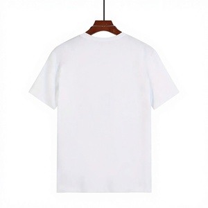 เสื้อยืดผู้ชายสีขาว ผ้าฝ้าย 100% แขนสั้น คอกลม ทรงปกติ โลโก้ด้านหน้า ผ้าถัก สีพื้น ดีไซน์เรียบง่าย - Product Image 2
