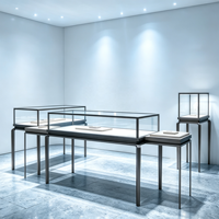 Vitrine élégante en verre, présentoir à bijoux, mobilier de présentation pour la décoration intérieure des bijouteries et l'attraction des clients