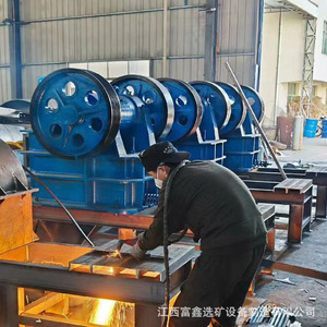 Concasseur à mâchoires pour le broyage du charbon dans les mines, équipement industriel bleu haute rigidité - Product Image 2
