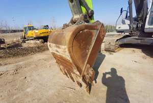 Excavatrice d'occasion Zoomlion 205 de 20 tonnes, en excellent état, avec remise commerciale, pompe de boîte de vitesses Isuzu d'origine, excavatrice sur chenilles à vendre - Product Image 5