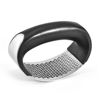 Hete verkoop Rocker Knoflookpers Knoflookknijper Knoflookpersen 304/430 RVS 3-in-1 Boogvormige Keukenaccessoires