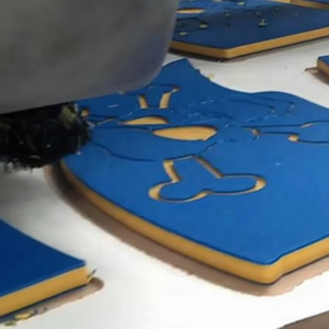 Tablero sándwich de HDPE de alta calidad: duradero, resistente a productos químicos, bajo mantenimiento, colores, tamaños y logotipos personalizados - Product Image 1