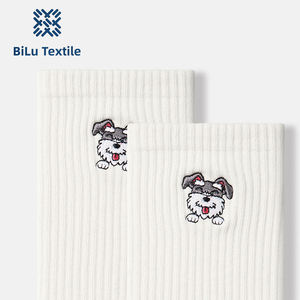 Chaussettes de sport brodées à motif de dessin animé mignon, en coton doux et respirant, à motif animal adorable, pour un usage quotidien, mode décontractée - Product Image 2