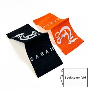Étiquettes et tags personnalisés pour vêtements : logo de marque privée, impression sur satin/tissu, étiquettes de couture pour t-shirts, étiquettes nominatives en tissu - Product Image 3
